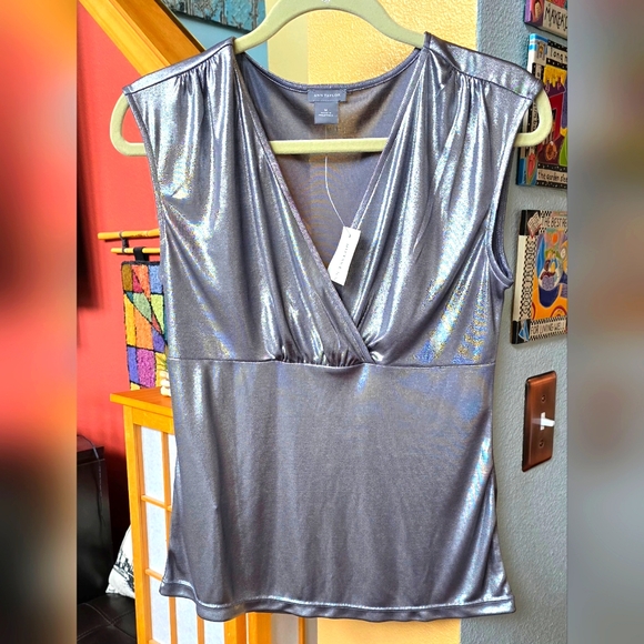 NWT Ann Taylor metallic silver top size medium - Picture 1 of 14